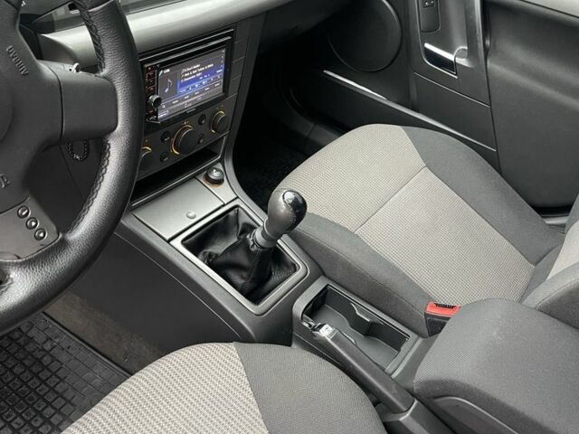 Серый Опель Вектра, объемом двигателя 1.8 л и пробегом 288 тыс. км за 4000 $, фото 10 на Automoto.ua