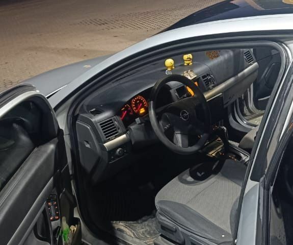 Серый Опель Вектра, объемом двигателя 2.2 л и пробегом 1 тыс. км за 4500 $, фото 7 на Automoto.ua