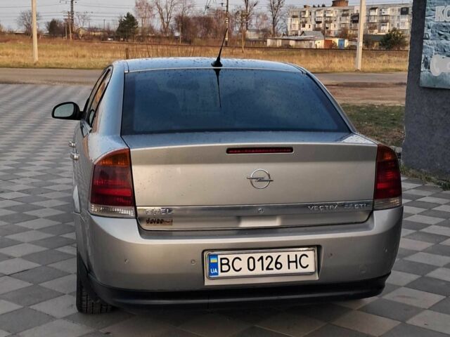 Серый Опель Вектра, объемом двигателя 2.2 л и пробегом 355 тыс. км за 5300 $, фото 2 на Automoto.ua