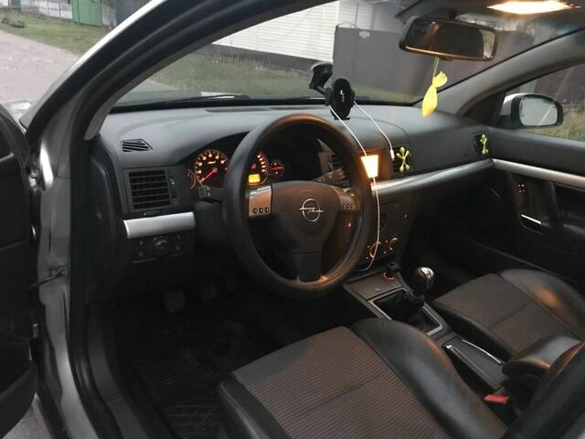 Серый Опель Вектра, объемом двигателя 2.2 л и пробегом 295 тыс. км за 4700 $, фото 12 на Automoto.ua