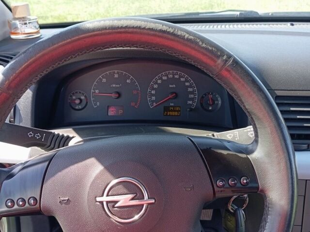 Серый Опель Вектра, объемом двигателя 2.2 л и пробегом 240 тыс. км за 4000 $, фото 11 на Automoto.ua