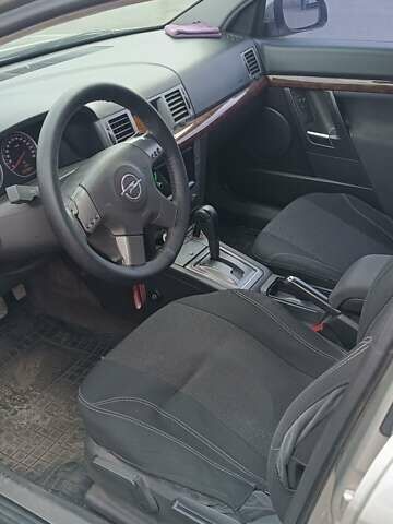 Серый Опель Вектра, объемом двигателя 2.2 л и пробегом 246 тыс. км за 3800 $, фото 4 на Automoto.ua