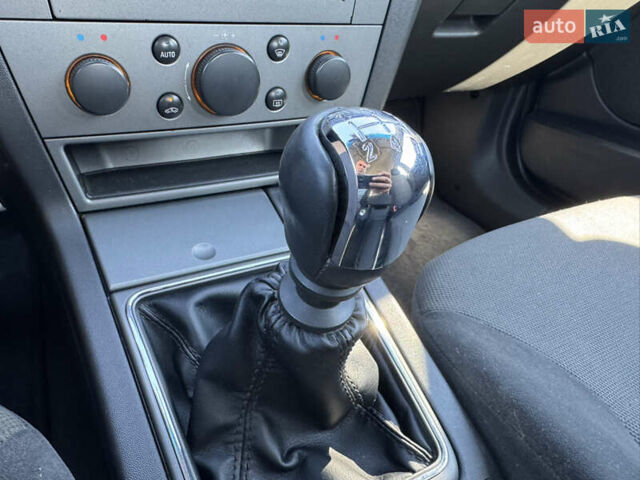 Опель Вектра 2003 в Стрые на Automoto.ua Серый Опель Вектра, объемом двигателя 2.2 л и пробегом 251 тыс. км за 4300 $, фото 53 на Automoto.ua