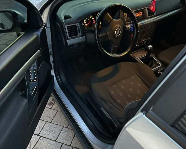 Сірий Опель Вектра, об'ємом двигуна 1.6 л та пробігом 270 тис. км за 4200 $, фото 2 на Automoto.ua