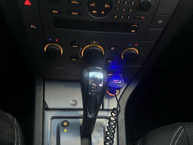 Сірий Опель Вектра, об'ємом двигуна 2.2 л та пробігом 350 тис. км за 3999 $, фото 22 на Automoto.ua