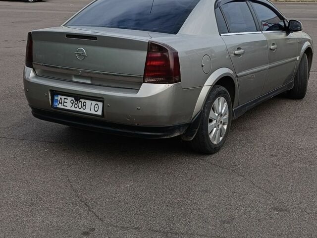 Серый Опель Вектра, объемом двигателя 2.2 л и пробегом 246 тыс. км за 3800 $, фото 1 на Automoto.ua