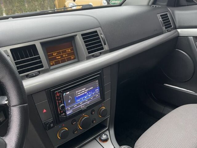 Серый Опель Вектра, объемом двигателя 1.8 л и пробегом 288 тыс. км за 4000 $, фото 14 на Automoto.ua