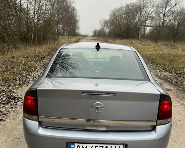 Серый Опель Вектра, объемом двигателя 2.17 л и пробегом 355 тыс. км за 3200 $, фото 4 на Automoto.ua