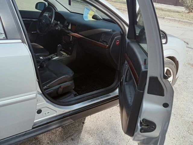 Серый Опель Вектра, объемом двигателя 2.2 л и пробегом 304 тыс. км за 4700 $, фото 4 на Automoto.ua