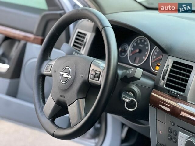 Серый Опель Вектра, объемом двигателя 2.2 л и пробегом 205 тыс. км за 3999 $, фото 23 на Automoto.ua