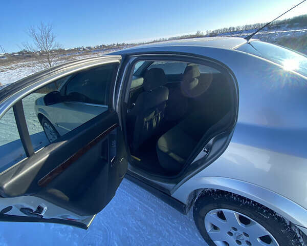 Сірий Опель Вектра, об'ємом двигуна 2.2 л та пробігом 300 тис. км за 4000 $, фото 12 на Automoto.ua