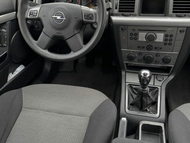 Серый Опель Вектра, объемом двигателя 2.2 л и пробегом 212 тыс. км за 4350 $, фото 4 на Automoto.ua