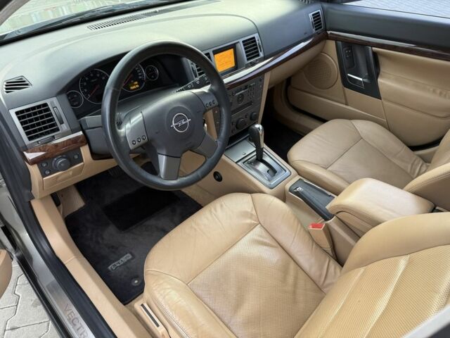 Серый Опель Вектра, объемом двигателя 2.2 л и пробегом 156 тыс. км за 5599 $, фото 19 на Automoto.ua