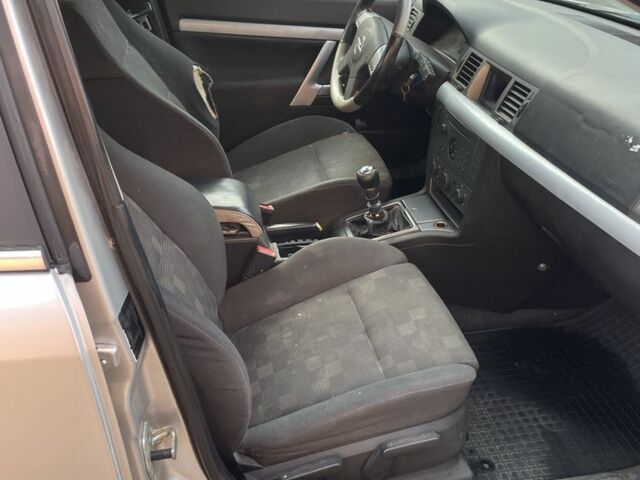 Серый Опель Вектра, объемом двигателя 2 л и пробегом 150 тыс. км за 600 $, фото 5 на Automoto.ua