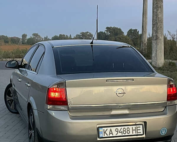 Сірий Опель Вектра, об'ємом двигуна 3.2 л та пробігом 250 тис. км за 3000 $, фото 4 на Automoto.ua