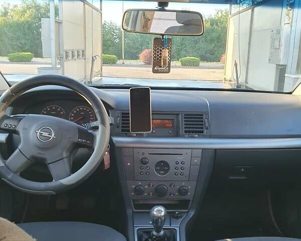 Серый Опель Вектра, объемом двигателя 1.8 л и пробегом 300 тыс. км за 3800 $, фото 2 на Automoto.ua