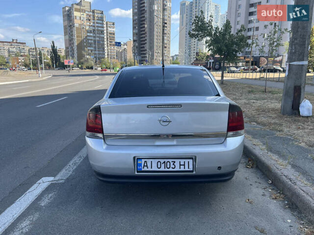 Серый Опель Вектра, объемом двигателя 2.2 л и пробегом 340 тыс. км за 6000 $, фото 1 на Automoto.ua