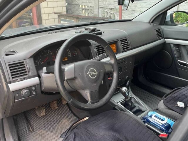 Серый Опель Вектра, объемом двигателя 1.8 л и пробегом 292 тыс. км за 3600 $, фото 4 на Automoto.ua