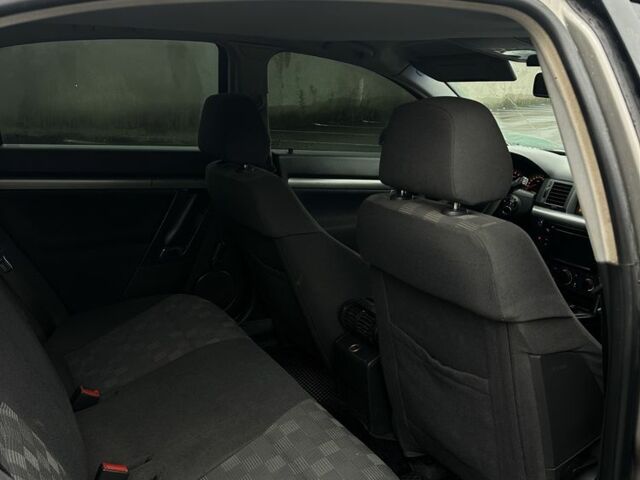 Сірий Опель Вектра, об'ємом двигуна 1.8 л та пробігом 255 тис. км за 3200 $, фото 6 на Automoto.ua