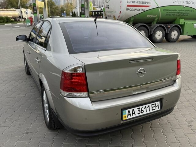 Серый Опель Вектра, объемом двигателя 2.2 л и пробегом 156 тыс. км за 5599 $, фото 2 на Automoto.ua
