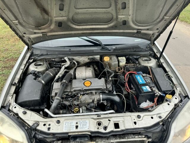 Серый Опель Вектра, объемом двигателя 2.2 л и пробегом 400 тыс. км за 2000 $, фото 13 на Automoto.ua