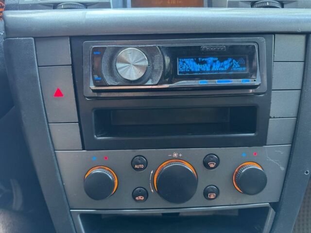 Серый Опель Вектра, объемом двигателя 2.2 л и пробегом 250 тыс. км за 4350 $, фото 4 на Automoto.ua