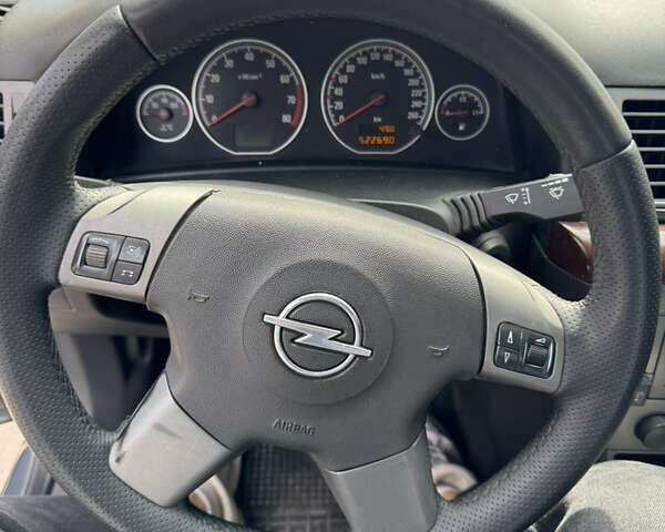 Серый Опель Вектра, объемом двигателя 2.2 л и пробегом 520 тыс. км за 3700 $, фото 11 на Automoto.ua