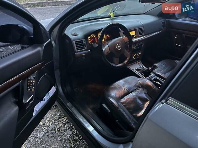 Серый Опель Вектра, объемом двигателя 2.2 л и пробегом 250 тыс. км за 3499 $, фото 1 на Automoto.ua