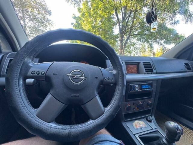 Серый Опель Вектра, объемом двигателя 2.2 л и пробегом 250 тыс. км за 4350 $, фото 3 на Automoto.ua