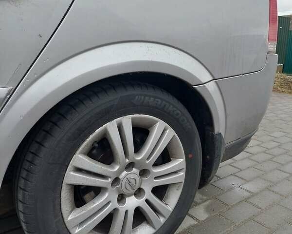 Сірий Опель Вектра, об'ємом двигуна 2.2 л та пробігом 265 тис. км за 3200 $, фото 5 на Automoto.ua