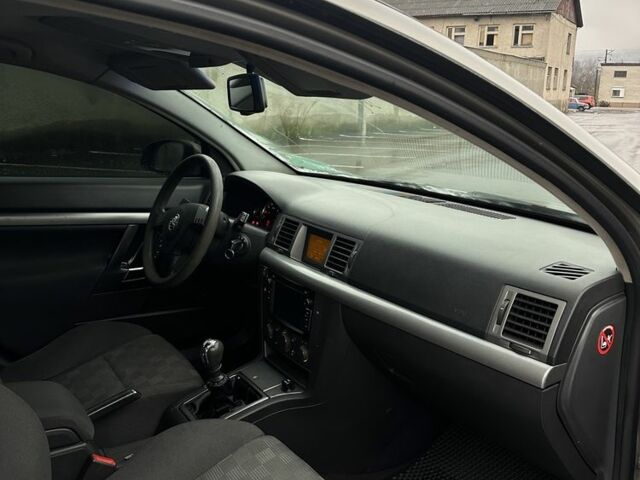 Сірий Опель Вектра, об'ємом двигуна 1.8 л та пробігом 255 тис. км за 3200 $, фото 5 на Automoto.ua