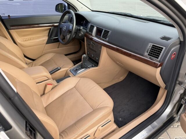 Серый Опель Вектра, объемом двигателя 2.2 л и пробегом 156 тыс. км за 5599 $, фото 12 на Automoto.ua