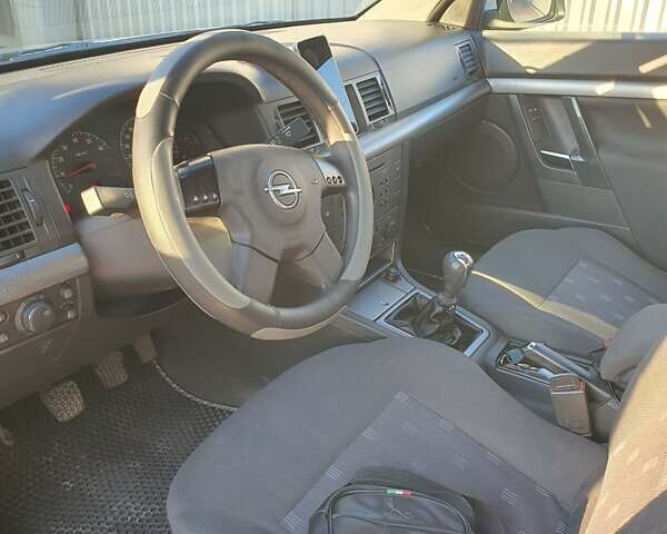 Серый Опель Вектра, объемом двигателя 1.8 л и пробегом 300 тыс. км за 3800 $, фото 6 на Automoto.ua