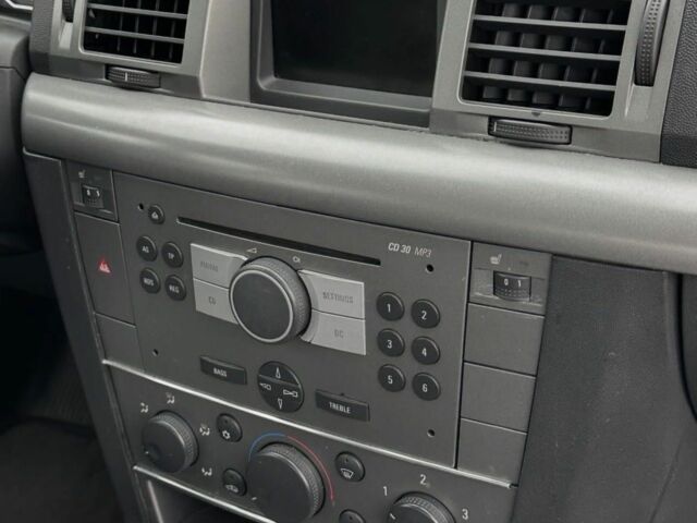 Серый Опель Вектра, объемом двигателя 2.2 л и пробегом 212 тыс. км за 4350 $, фото 6 на Automoto.ua