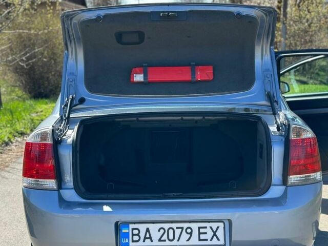 Сірий Опель Вектра, об'ємом двигуна 2 л та пробігом 300 тис. км за 3500 $, фото 10 на Automoto.ua