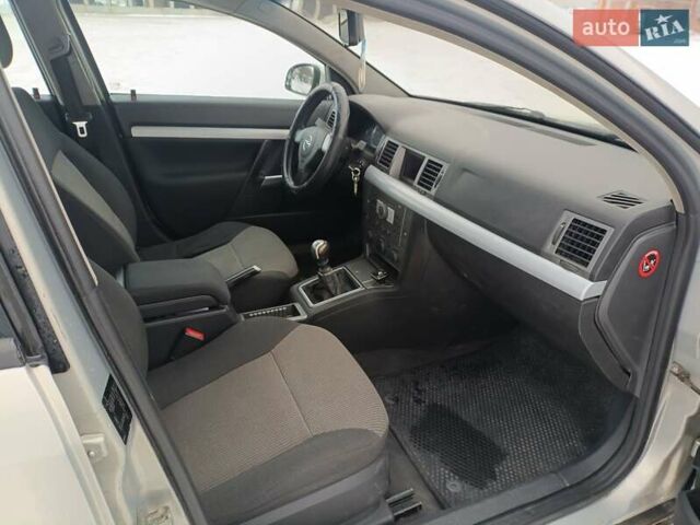 Серый Опель Вектра, объемом двигателя 1.8 л и пробегом 230 тыс. км за 4200 $, фото 5 на Automoto.ua