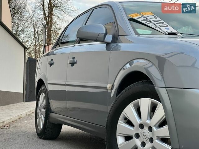 Серый Опель Вектра, объемом двигателя 2.2 л и пробегом 205 тыс. км за 3999 $, фото 5 на Automoto.ua