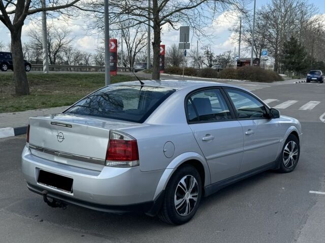 Серый Опель Вектра, объемом двигателя 2 л и пробегом 268 тыс. км за 2200 $, фото 3 на Automoto.ua
