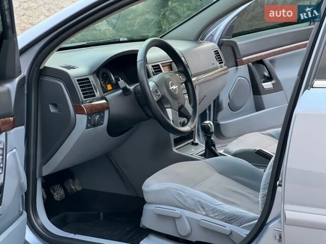 Серый Опель Вектра, объемом двигателя 2.2 л и пробегом 205 тыс. км за 3750 $, фото 83 на Automoto.ua