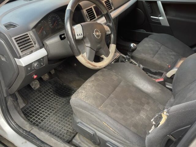 Серый Опель Вектра, объемом двигателя 2 л и пробегом 150 тыс. км за 600 $, фото 4 на Automoto.ua