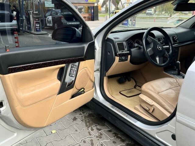 Серый Опель Вектра, объемом двигателя 2.2 л и пробегом 260 тыс. км за 4200 $, фото 4 на Automoto.ua