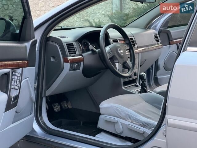 Серый Опель Вектра, объемом двигателя 2.2 л и пробегом 205 тыс. км за 3750 $, фото 86 на Automoto.ua