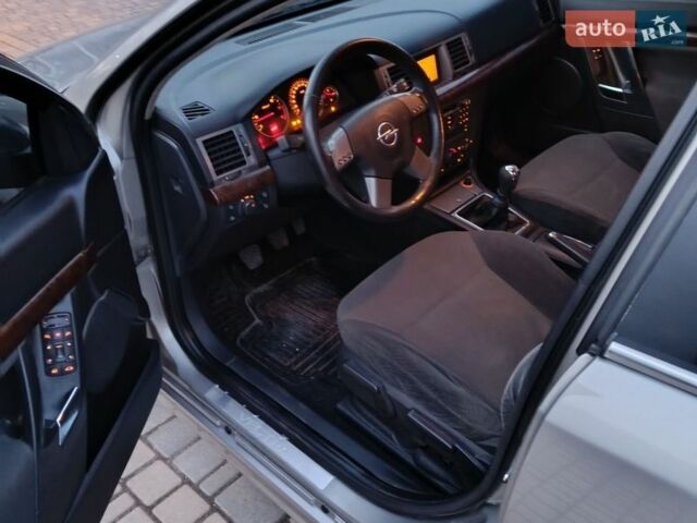 Сірий Опель Вектра, об'ємом двигуна 1.91 л та пробігом 240 тис. км за 4000 $, фото 3 на Automoto.ua