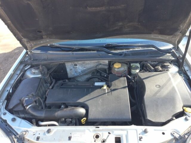 Сірий Опель Вектра, об'ємом двигуна 2.2 л та пробігом 300 тис. км за 3200 $, фото 5 на Automoto.ua