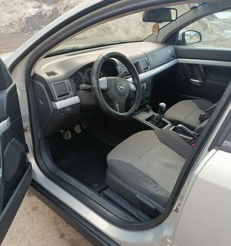 Серый Опель Вектра, объемом двигателя 1.8 л и пробегом 231 тыс. км за 3400 $, фото 16 на Automoto.ua