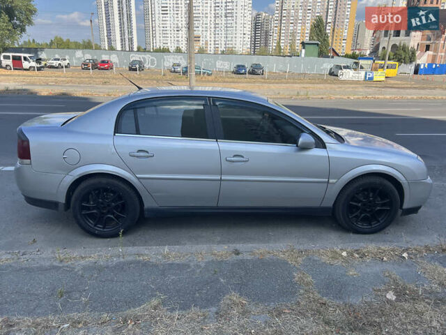 Серый Опель Вектра, объемом двигателя 2.2 л и пробегом 340 тыс. км за 6000 $, фото 2 на Automoto.ua