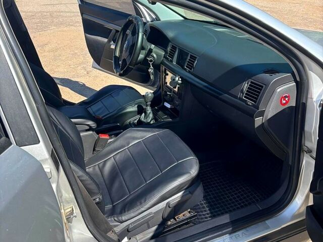 Серый Опель Вектра, объемом двигателя 2.2 л и пробегом 380 тыс. км за 4600 $, фото 11 на Automoto.ua