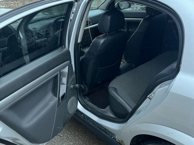 Серый Опель Вектра, объемом двигателя 1.8 л и пробегом 310 тыс. км за 3500 $, фото 6 на Automoto.ua