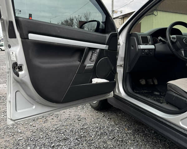 Серый Опель Вектра, объемом двигателя 1.8 л и пробегом 187 тыс. км за 4750 $, фото 9 на Automoto.ua