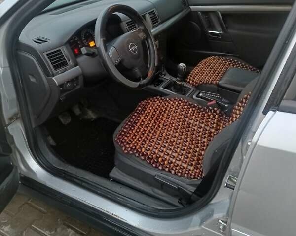 Сірий Опель Вектра, об'ємом двигуна 1.8 л та пробігом 220 тис. км за 3500 $, фото 2 на Automoto.ua